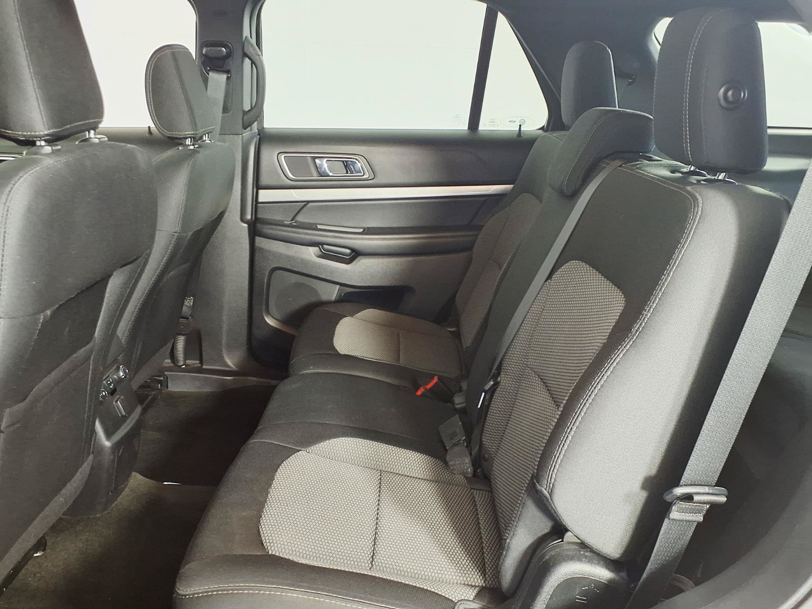 Used 2018 Ford Explorer XLT w/ Equipment Group 201A FWD image 11