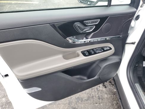 New 2026 Lincoln Corsair Premiere image 8