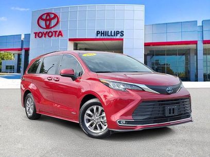 Used 2021 Toyota Sienna XLE