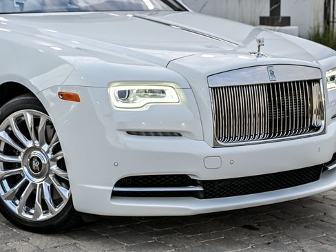 Used 2020 Rolls-Royce Dawn RWD image 2