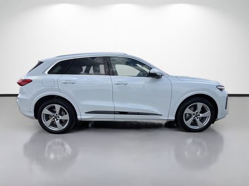 Certified 2025 Audi Q5 Prestige AWD/4WD image 2