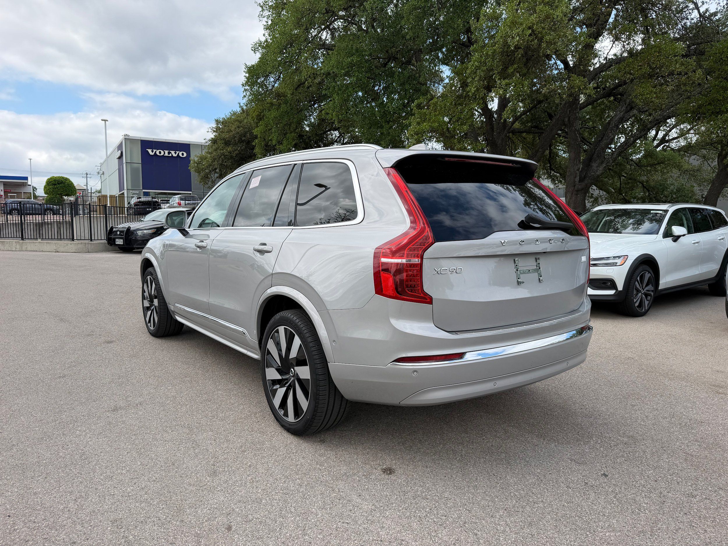 Certified 2024 Volvo XC90 T8 Plus w/ Protection Package Premier AWD/4WD image 4
