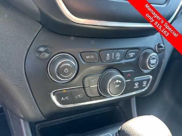 Used 2019 Jeep Cherokee Latitude w/ Popular Appearance Group AWD/4WD image 23