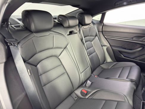 Used 2022 Porsche Taycan image 42