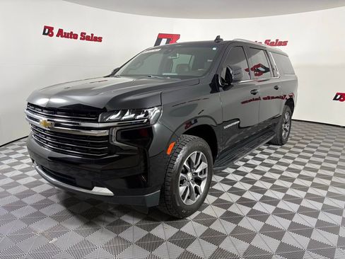Used 2022 Chevrolet Suburban LT w/ LT Signature Package AWD/4WD image 2