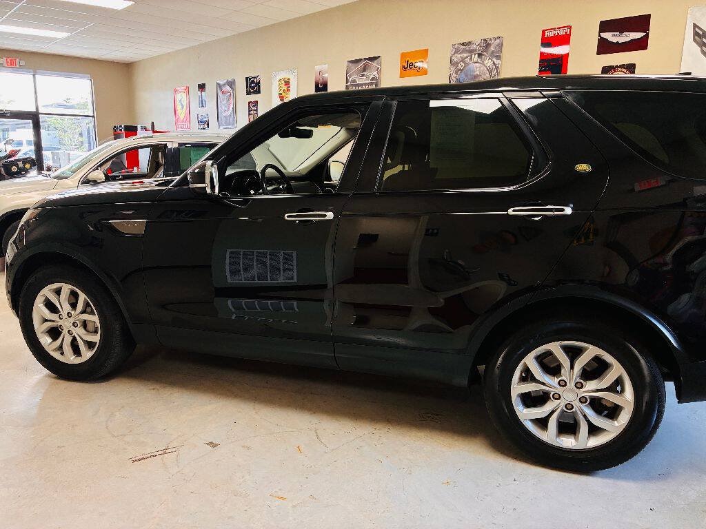 Used 2020 Land Rover Discovery SE AWD/4WD image 2