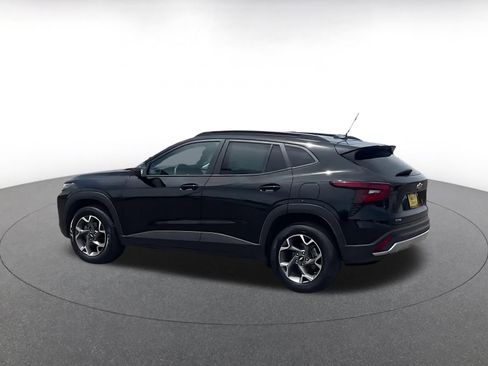 Used 2025 Chevrolet Trax LT FWD image 10