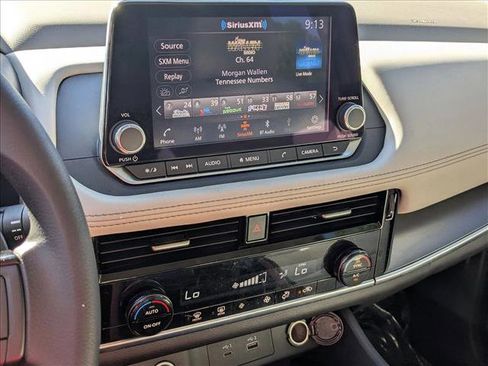 Used 2022 Nissan Rogue SV FWD image 13