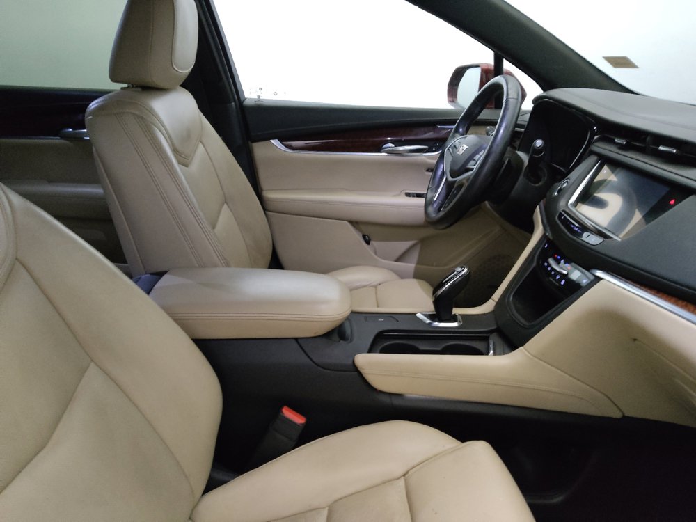 Used 2017 Cadillac XT5 Luxury w/ Driver Awareness Package FWD image 21