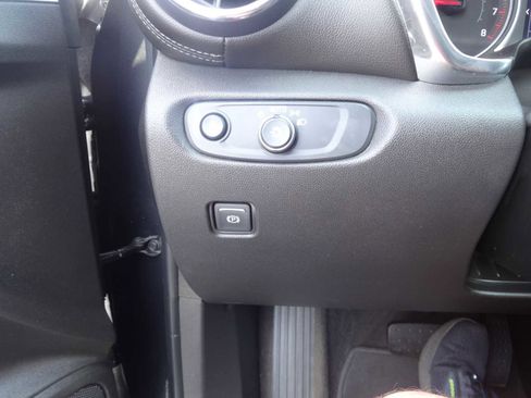 Used 2019 Chevrolet Blazer LT image 19