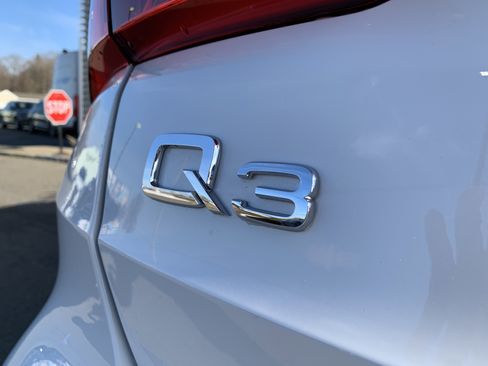 Certified 2025 Audi Q3 2.0T Premium w/ Convenience Package image 19