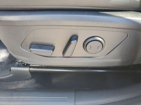 Used 2025 Kia Sorento S image 12