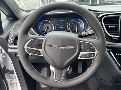 New 2026 Chrysler Pacifica Select FWD image 14