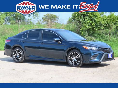 Used 2018 Toyota Camry SE w/ Moonroof Package FWD image 1