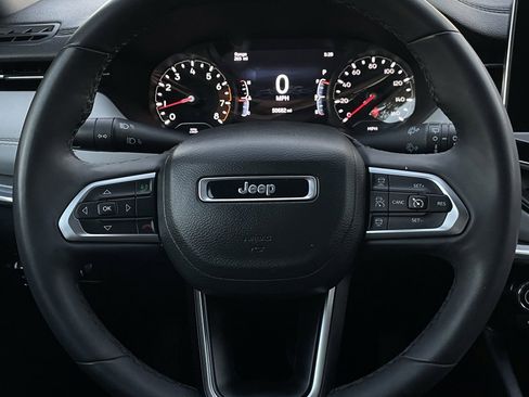 Used 2023 Jeep Compass Limited image 12