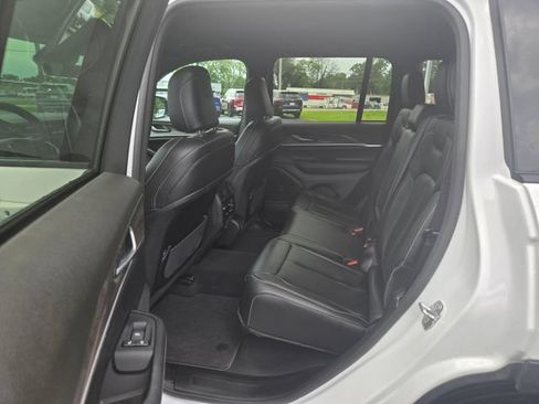 Used 2025 Jeep Grand Cherokee Limited RWD image 19