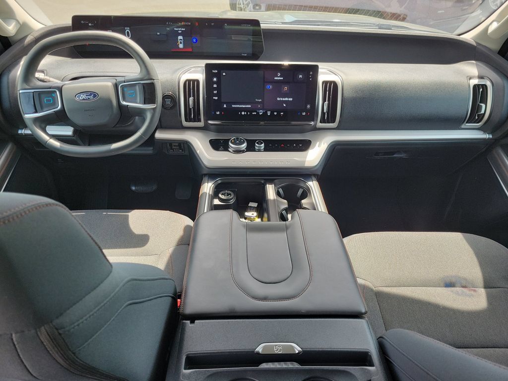 Used 2025 Ford Expedition Active RWD image 15