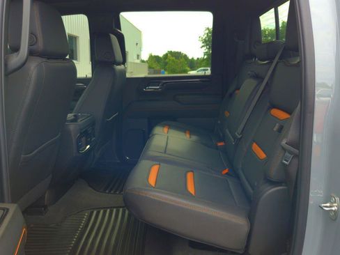 Used 2024 GMC Sierra 2500 AT4 w/ AT4 Premium Plus Package AWD/4WD image 9