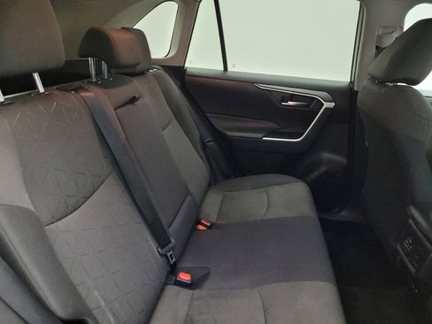 Used 2021 Toyota RAV4 XLE image 19
