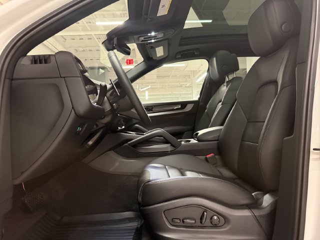 Certified 2026 Porsche Cayenne AWD/4WD image 5