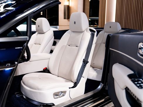 Used 2019 Rolls-Royce Dawn image 9