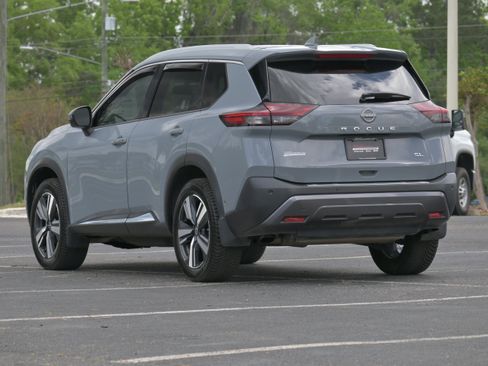 Used 2023 Nissan Rogue SL w/ SL Premium Package image 3