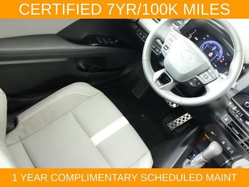 Used 2025 Toyota Camry SE w/ Convenience Package FWD image 14