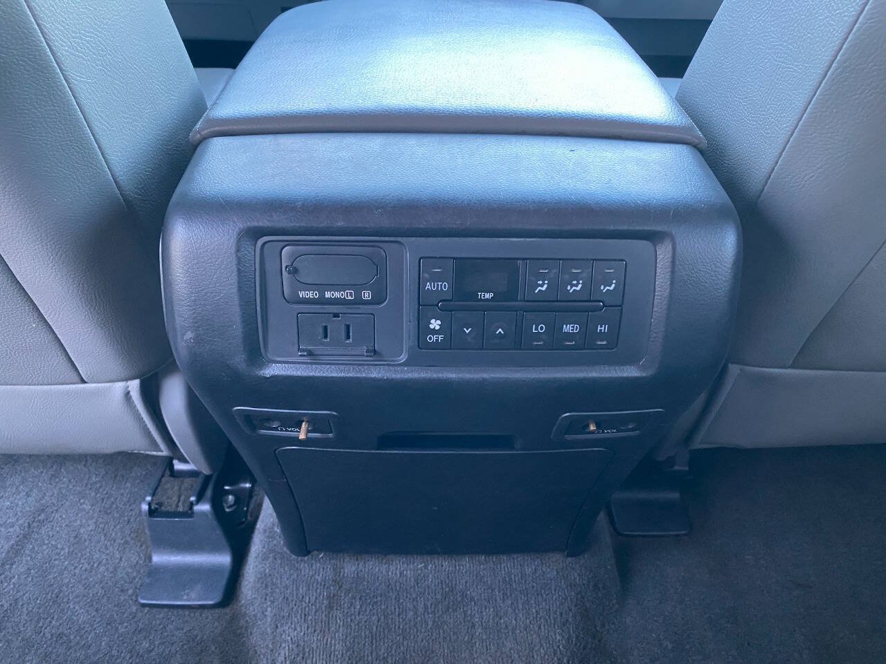 Used 2012 Toyota Sequoia Limited AWD/4WD image 28
