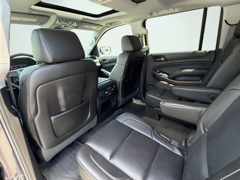 Used 2015 Chevrolet Suburban LTZ RWD image 36
