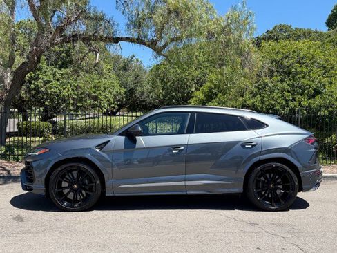 Used 2019 Lamborghini Urus AWD/4WD image 2