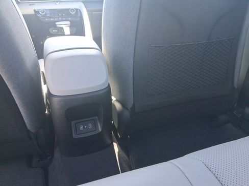 New 2025 Hyundai Elantra Limited image 17