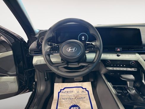 New 2025 Hyundai Elantra Limited image 16