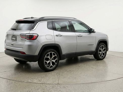 Used 2025 Jeep Compass Limited image 9