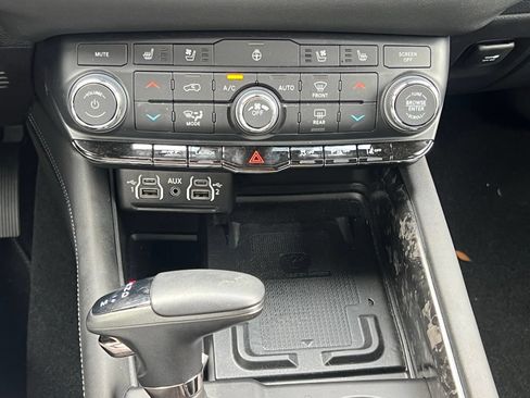 Used 2024 Dodge Durango SRT AWD/4WD image 37