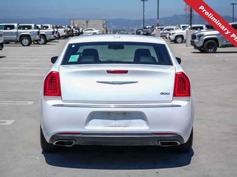 Used 2016 Chrysler 300 Limited RWD image 7