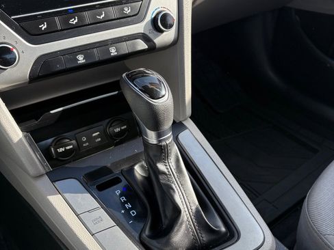 Used 2017 Hyundai Elantra SE image 16