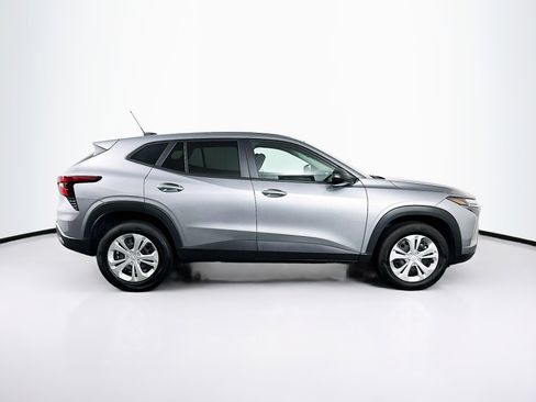 Used 2025 Chevrolet Trax LS image 10