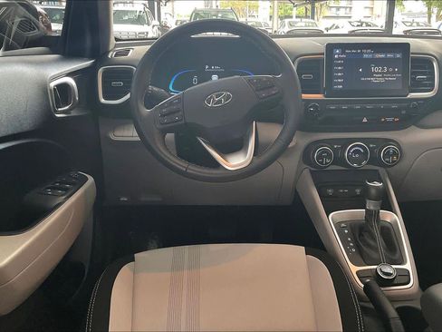 Certified 2025 Hyundai Venue SEL FWD image 6