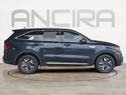 Certified 2023 Kia Sorento EX image 9