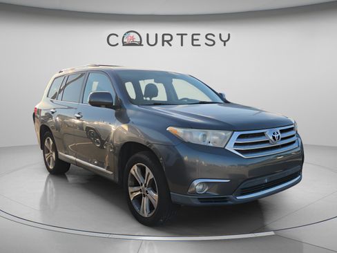 Used 2012 Toyota Highlander Limited image 3