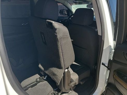 Used 2023 GMC Acadia SLE w/ Driver Convenience Package FWD image 40