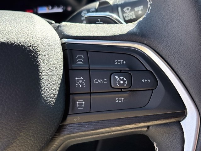 Certified 2025 Jeep Grand Cherokee Altitude AWD/4WD image 14