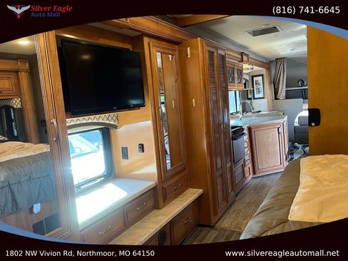 Used 2016 Ford F550 2WD Regular Cab Super Duty image 9