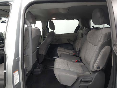Used 2021 Toyota Sienna LE image 5