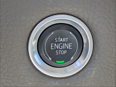 Used 2024 GMC Yukon XL Denali AWD/4WD image 31