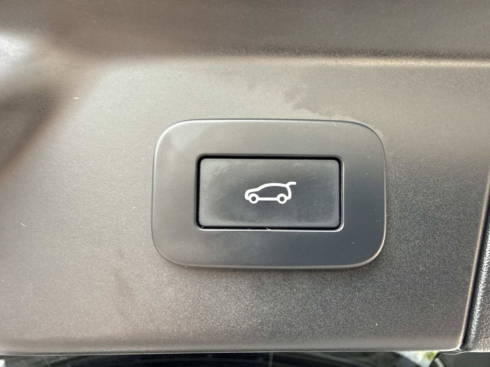 Used 2023 Land Rover Range Rover Velar S AWD/4WD image 11