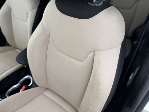 Used 2015 Jeep Renegade Latitude w/ Popular Equipment Group image 15