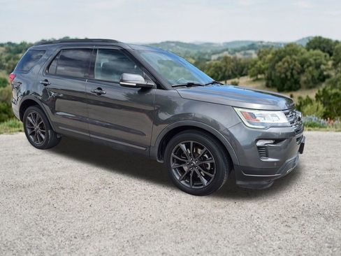 Used 2018 Ford Explorer XLT w/ Equipment Group 202A FWD image 1