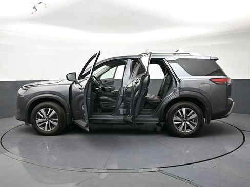 Used 2024 Nissan Pathfinder SL AWD/4WD image 34