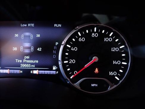 Used 2022 Jeep Renegade Trailhawk AWD/4WD image 25